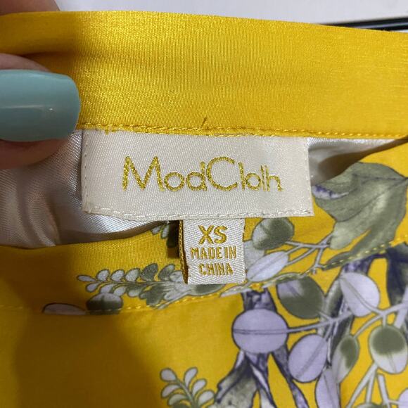 ModCloth Yellow Shiny Floral Knee Length A-Line Skirt Sz XS ASO Liv & Maddie - Picture 7 of 10